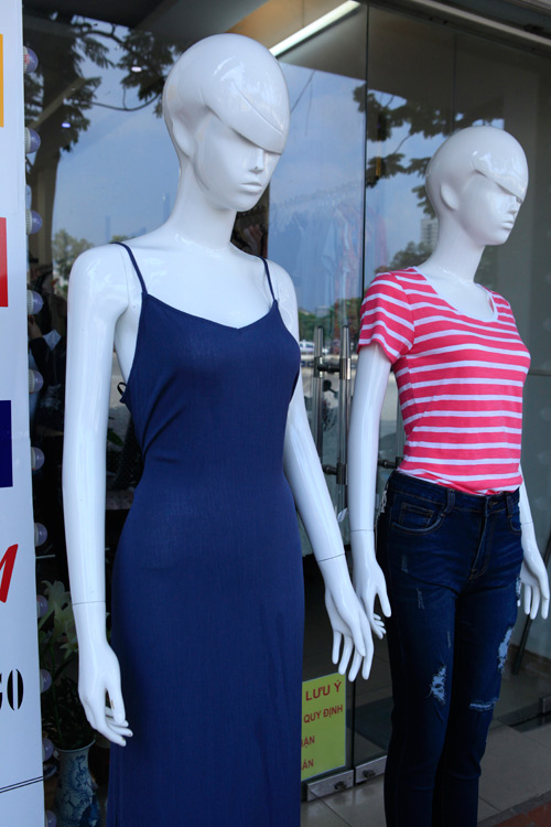 “Tậu” váy 2 dây sexy để khoe sắc trong dịp nghỉ lễ - 2