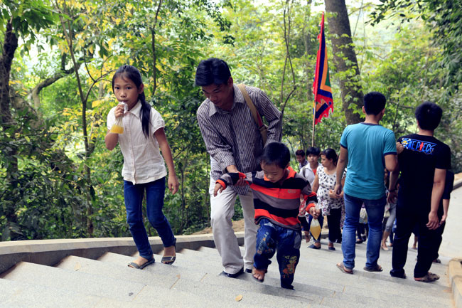 Đã có hơn 4 triệu lượt khách kéo về Lễ Đền Hùng - 3