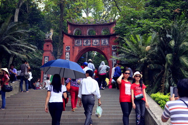 Đã có hơn 4 triệu lượt khách kéo về Lễ Đền Hùng - 6