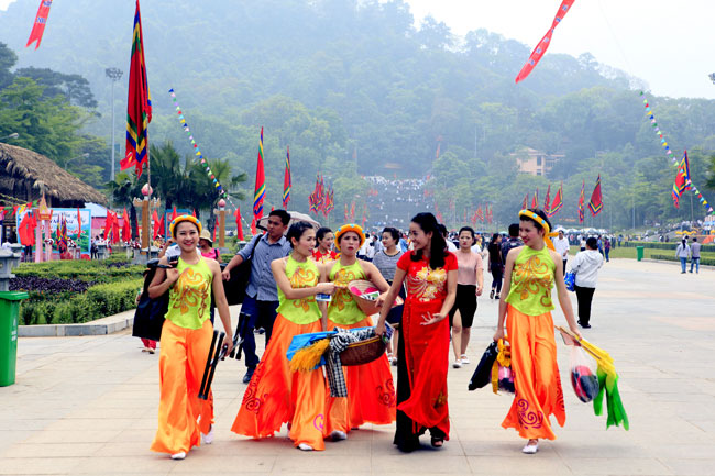 Đã có hơn 4 triệu lượt khách kéo về Lễ Đền Hùng - 15