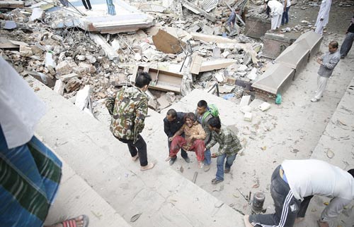 Đùa với tử thần: Động đất Nepal, 18 VĐV leo núi Everest tử nạn - 1