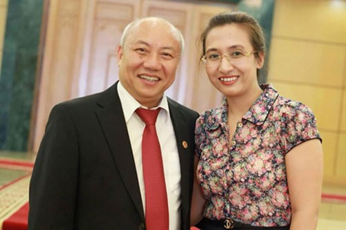 Hé lộ về "một nửa" thầm lặng của các BTV nổi tiếng - 1