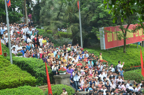 Chủ tịch nước dâng hương tưởng nhớ các vị Vua Hùng - 5