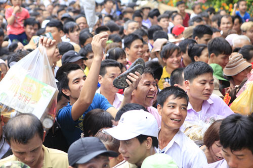 Triệu người như thác đổ về Đền Hùng ngày giỗ Tổ - 13