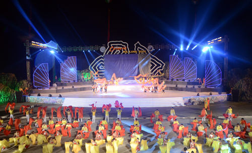 Carnaval Hạ Long trình diễn trên sân khấu 1000m2 - 1
