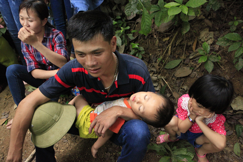 Băng rừng, bám rào lên dâng hương các Vua Hùng - 10