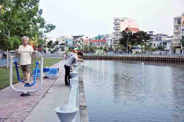 Chùm ảnh: Những “dòng kênh chết” thức giấc giữa Sài Gòn - 17