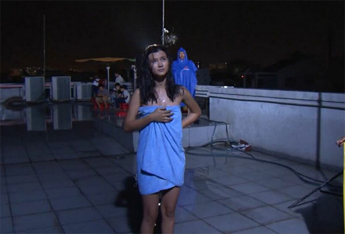 Kim Tuyến té ngã bất tỉnh khi bị hù ma - 3