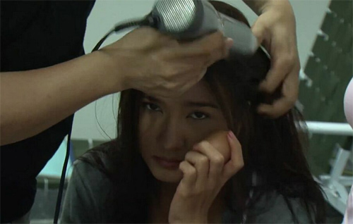 Kim Tuyến té ngã bất tỉnh khi bị hù ma - 5