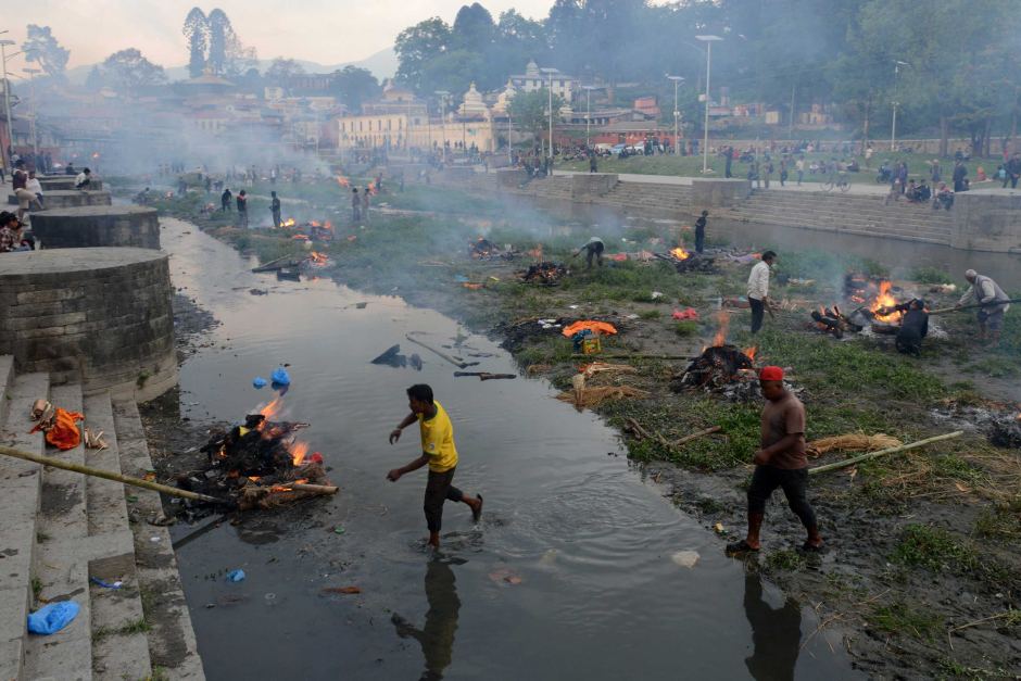 Động đất Nepal: 6.204 người chết, thủ đô nặng mùi tử khí - 1