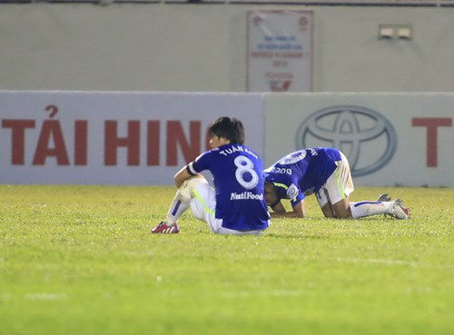 Bầu Đức ra tay phá dớp công làm thủ phá cho HAGL - 2