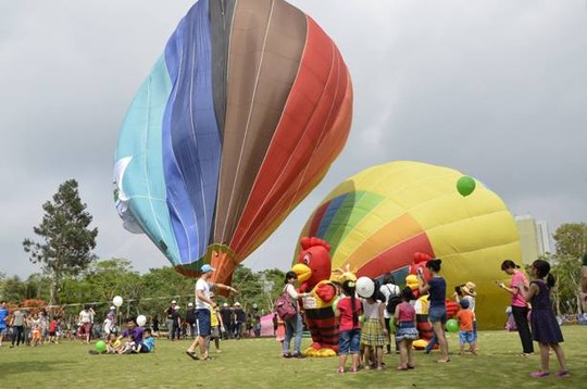 Lễ hội khinh khí cầu: Khinh khí cầu không bay, chỉ đứng - 1