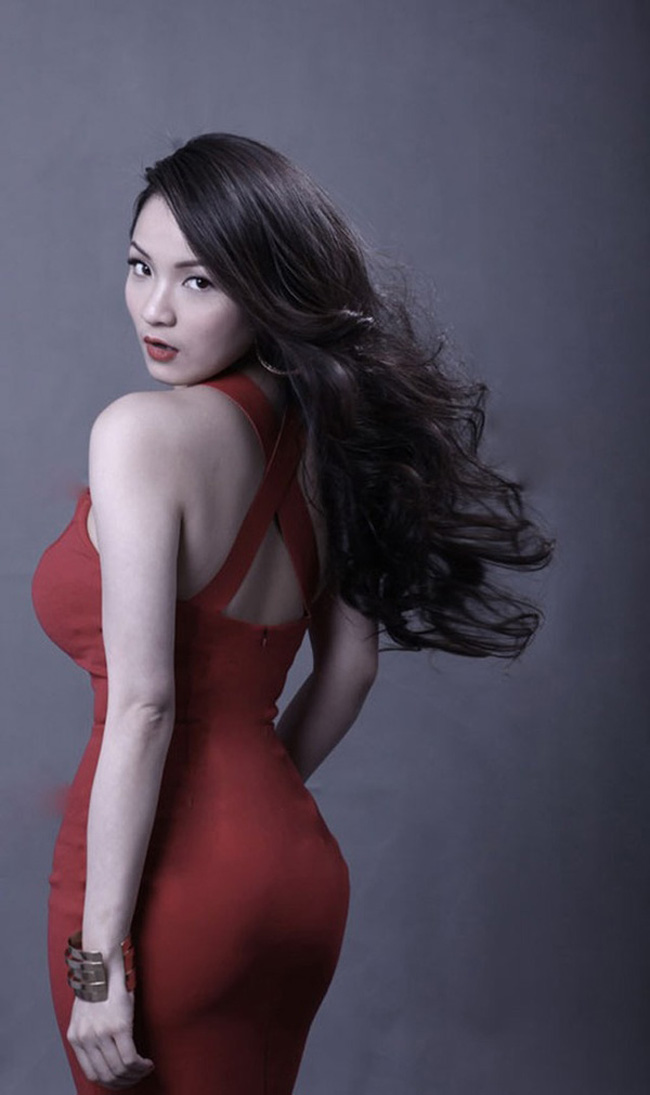 Thời điểm 2008, 2009, Thủy Top là cái tên nóng nhất trên mạng xã hội Việt giờ biệt danh "hot girl ngực khủng".