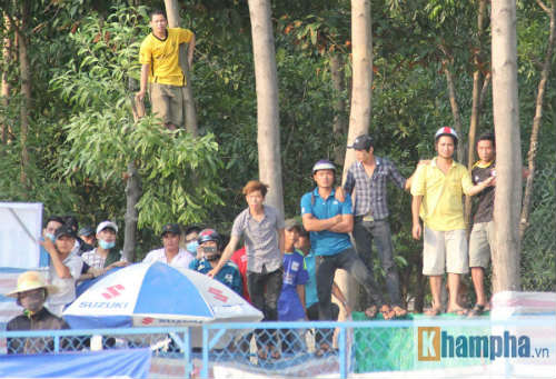 Đu cây, ngồi nóc nhà xuýt xoa với đua mô tô - 11