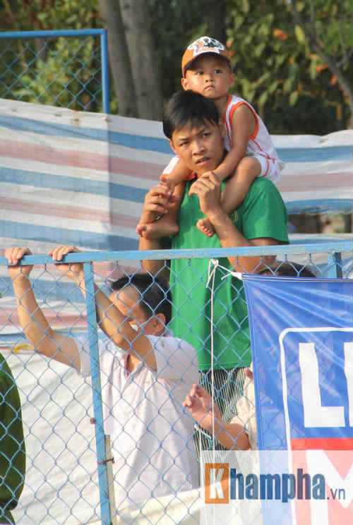 Đu cây, ngồi nóc nhà xuýt xoa với đua mô tô - 3