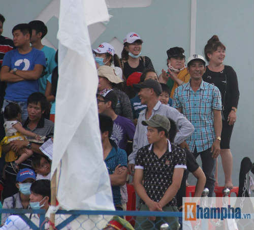 Đu cây, ngồi nóc nhà xuýt xoa với đua mô tô - 4