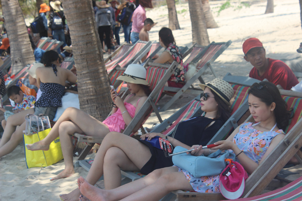 Chùm ảnh: Đảo Cù Lao Chàm hút du khách dịp nghỉ lễ - 1