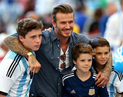David Beckham tuổi 40 vẫn… sung mãn - 2