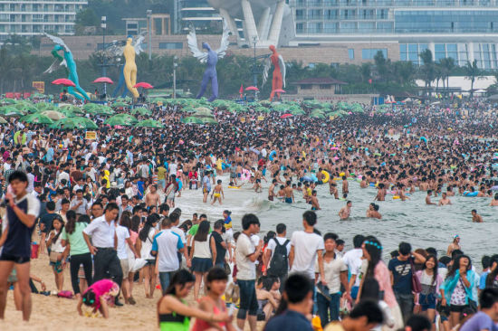 Chùm ảnh: Bãi biển TQ đặc kín người dịp nghỉ lễ - 1