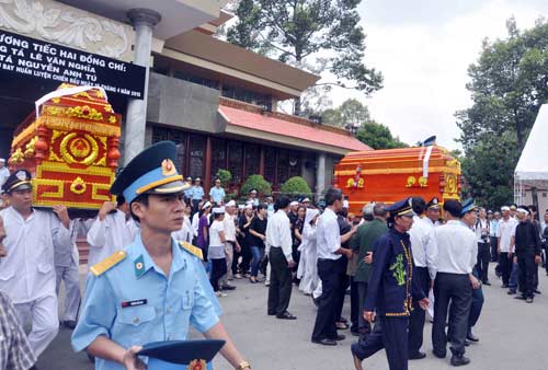 Ảnh: Xúc động tiễn biệt 2 phi công Su-22 về nơi yên nghỉ - 5