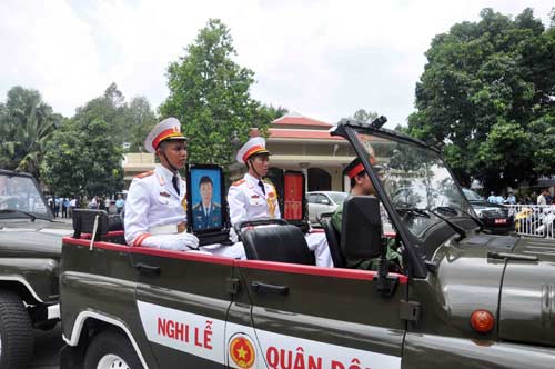 Ảnh: Xúc động tiễn biệt 2 phi công Su-22 về nơi yên nghỉ - 11