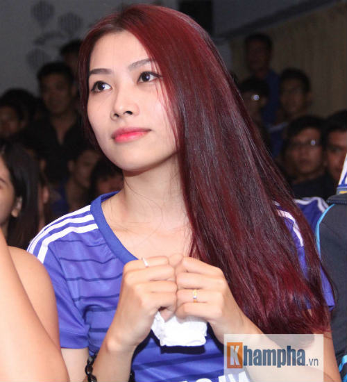 Fan Chelsea đổ ra đường đốt pháo sáng mừng vô địch - 8