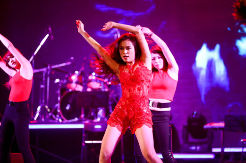 9 lần Hoàng Thùy Linh "gây sốt" trên truyền hình - 8