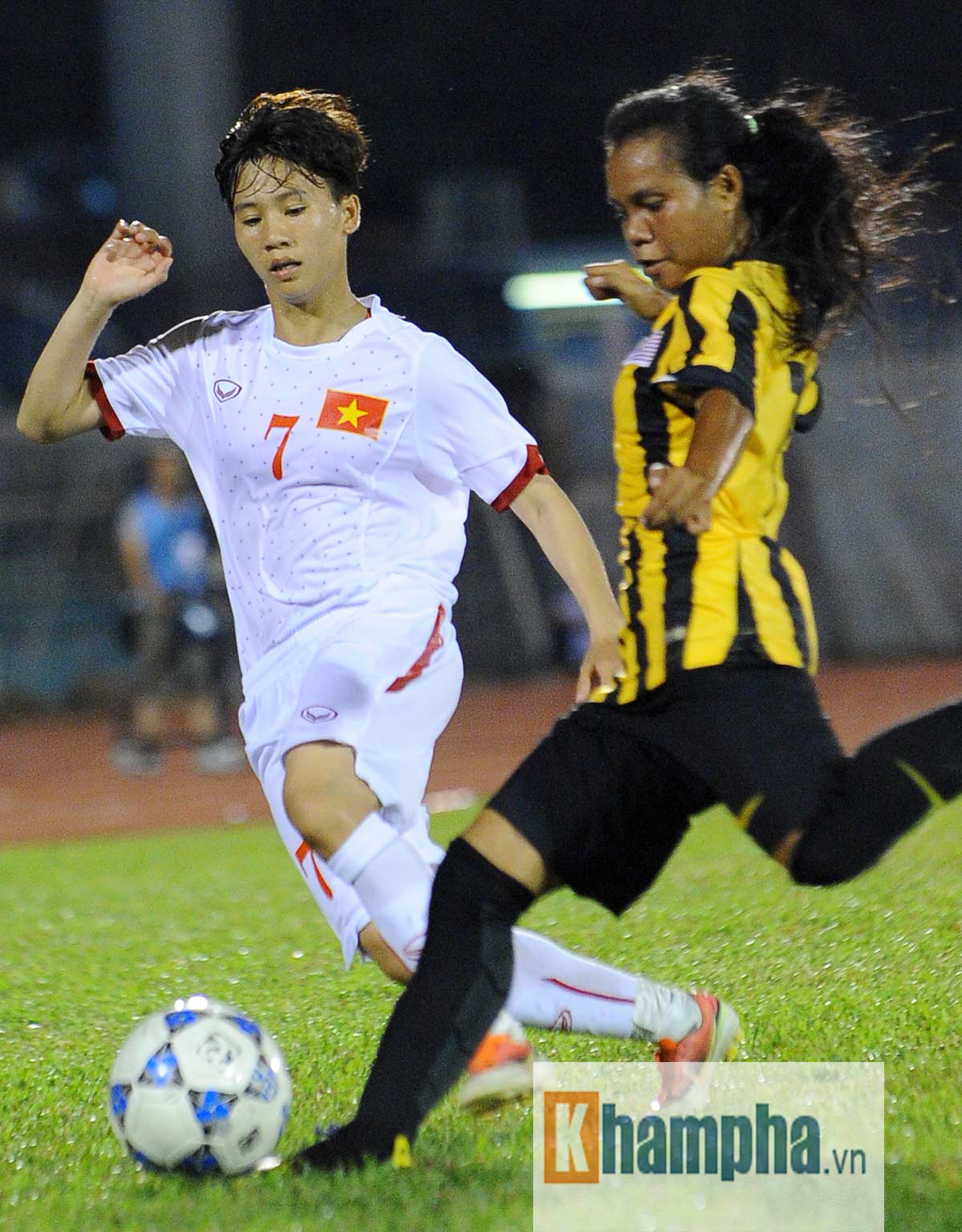 Báo Anh “choáng” vì siêu phẩm của Quả bóng vàng VN - 3