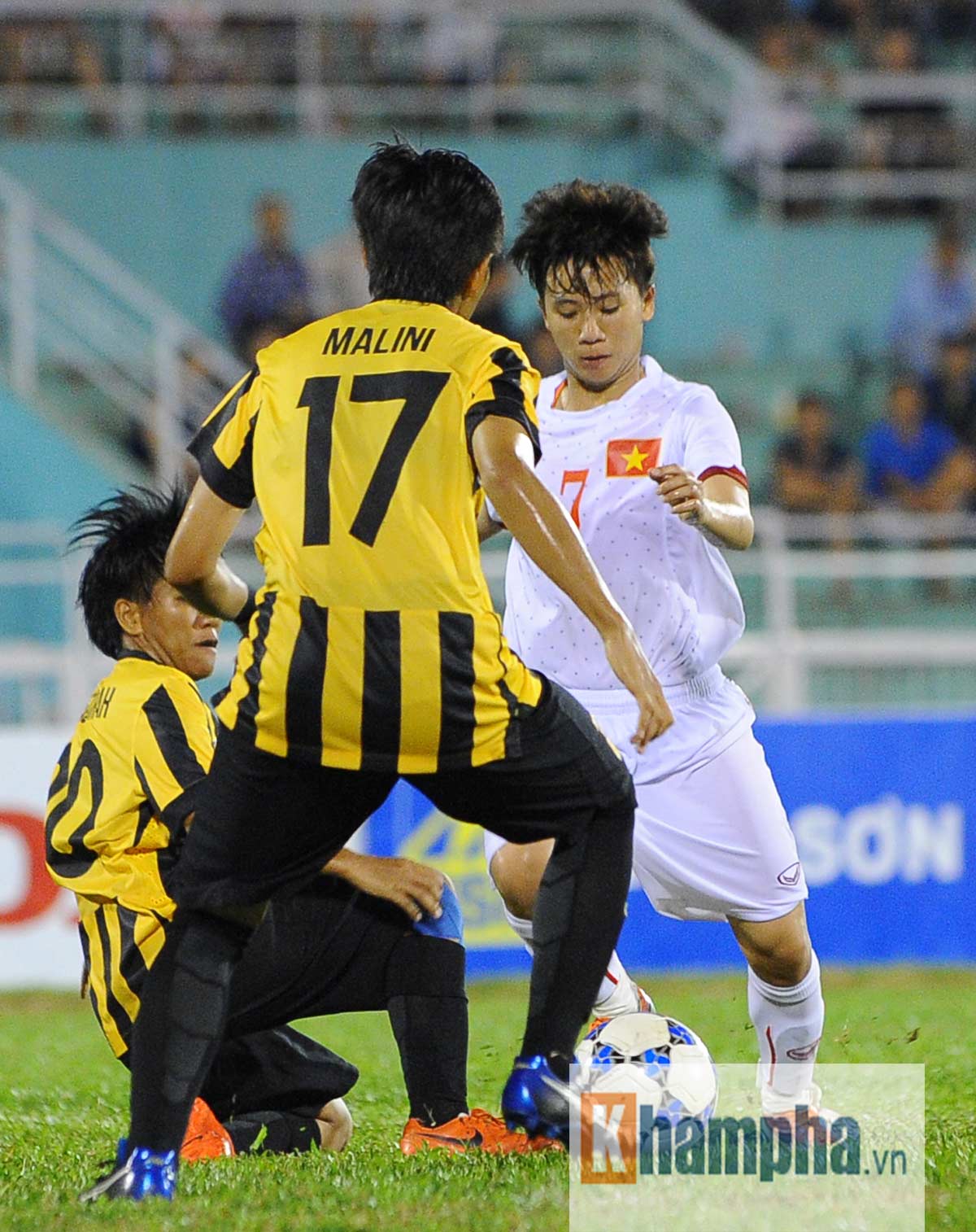 Báo Anh “choáng” vì siêu phẩm của Quả bóng vàng VN - 6