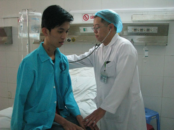 Đà Nẵng: Cứu sống bệnh nhân bị viêm phổi nặng do cúm AH3 - 1