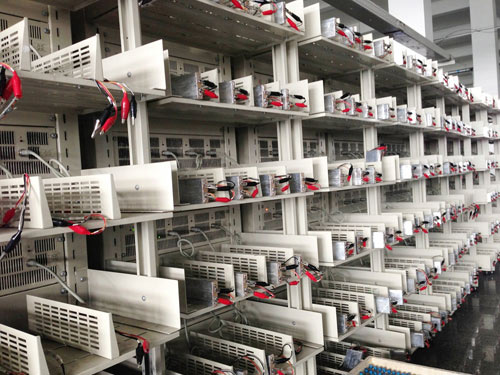 Khó tin xe điện chạy pin iPhone giá chỉ bằng xe chạy ắc quy - 3