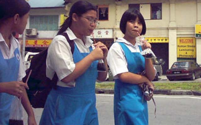 Các băng đảng Malaysia ra sức chiêu mộ nữ sinh - 1
