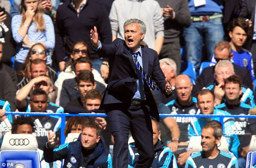Lập "đại công", Mourinho được Chelsea tưởng thưởng - 1