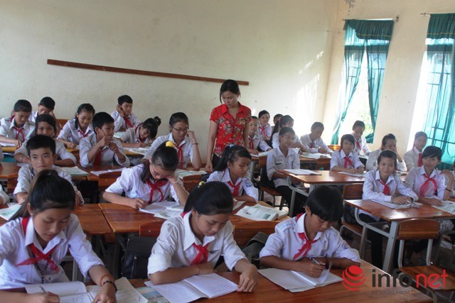 Hà Tĩnh: Đột ngột cắt hợp đồng 200 giáo viên không qua xét tuyển - 1