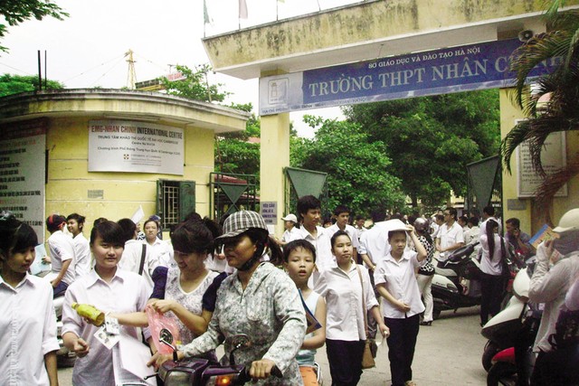 Hà Nội: Phụ huynh mất ngủ vì lứa “rồng vàng” cạnh tranh vào lớp 10 - 1