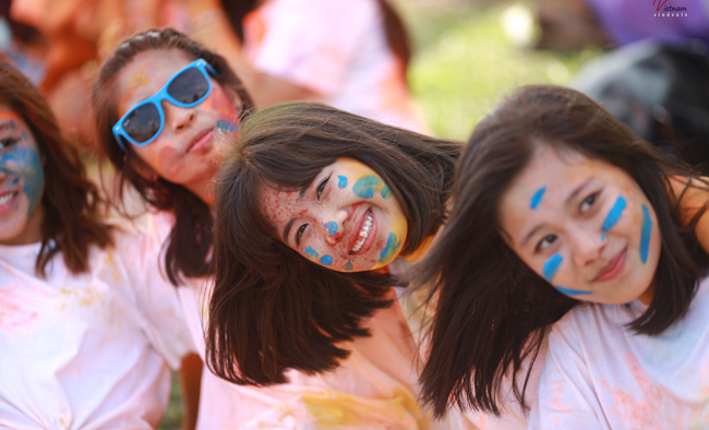 Ảnh kỷ yếu độc đáo với bột màu, bóng nước - 5