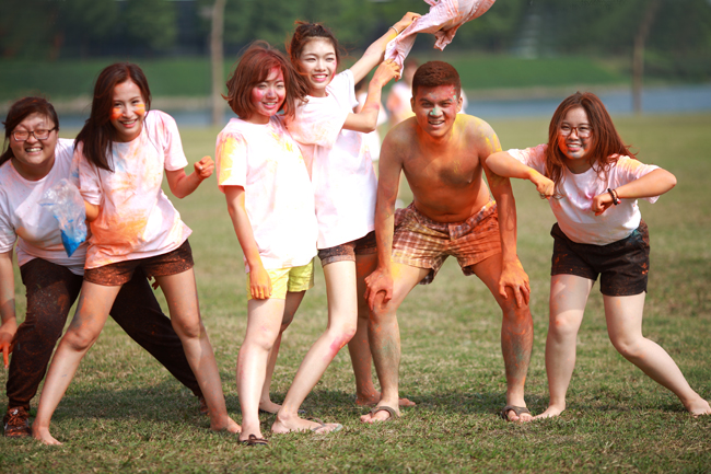 Ảnh kỷ yếu độc đáo với bột màu, bóng nước - 4