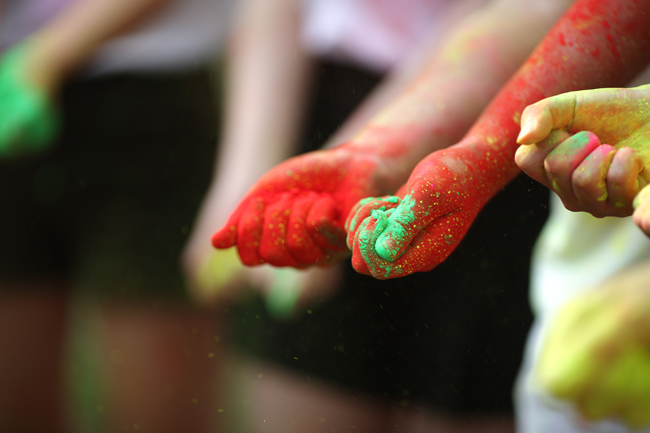 Ảnh kỷ yếu độc đáo với bột màu, bóng nước - 2