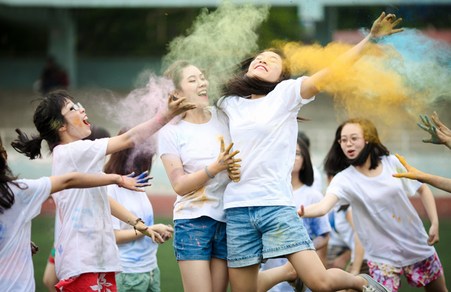 Ảnh kỷ yếu độc đáo với bột màu, bóng nước - 10