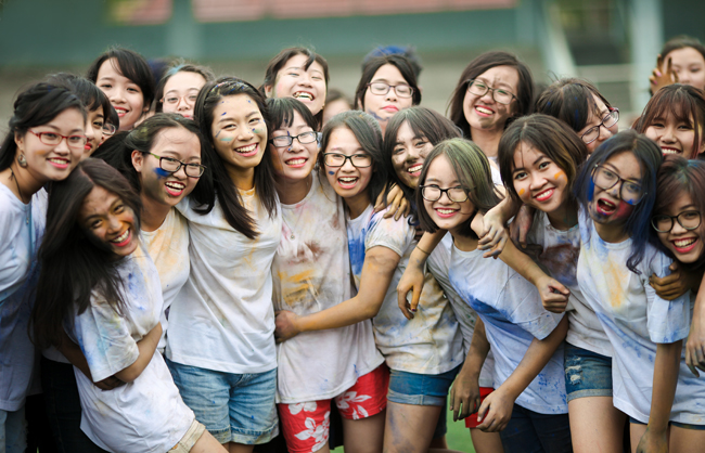 Ảnh kỷ yếu độc đáo với bột màu, bóng nước - 14