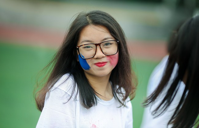 Ảnh kỷ yếu độc đáo với bột màu, bóng nước - 12