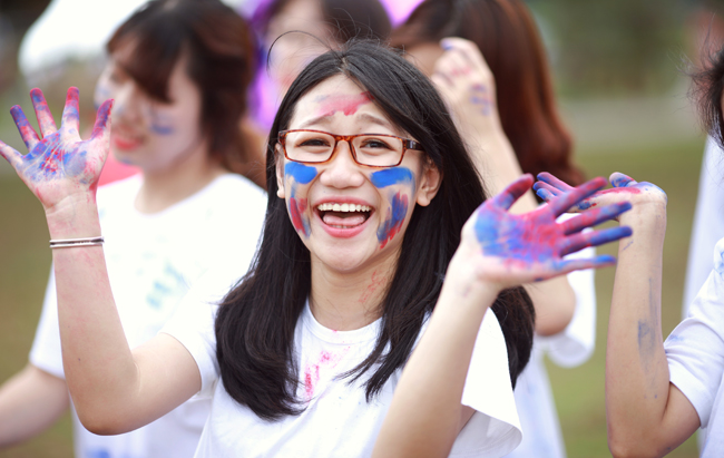 Ảnh kỷ yếu độc đáo với bột màu, bóng nước - 3