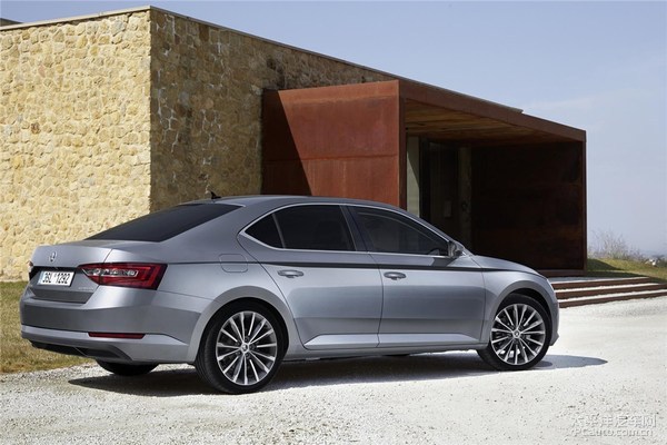 Skoda Superb sẽ được bán ra vào tháng 6 năm nay - 2