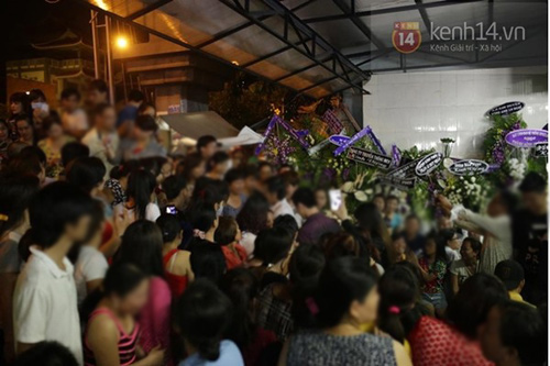 Đám tang sao Việt: Đâu phải là nơi xin chữ ký!? - 2