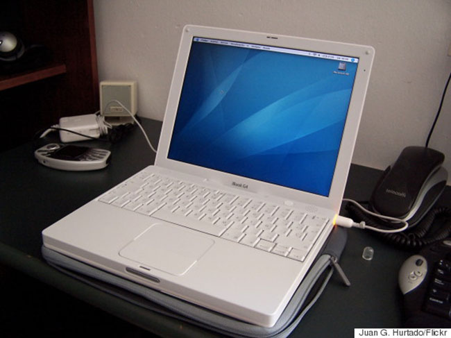 2. Máy tính xách tay của Apple iBook G4

Giữa năm 2005, một phiên bản nâng cấp của máy tính Apple iBook G4 đã trình làng, là tiền đề cho sự ra đời của MacBook Pro 2006.
