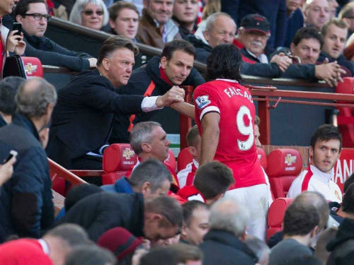 MU: Giữ Falcao là một sai lầm - 2