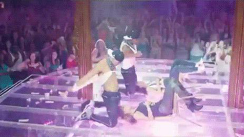 “Những chàng vũ công thoát y” tung loạt hình hấp dẫn - 2