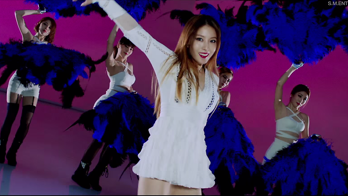 “Nữ hoàng nhạc Pop” BoA sexy bất ngờ trong MV mới - 1