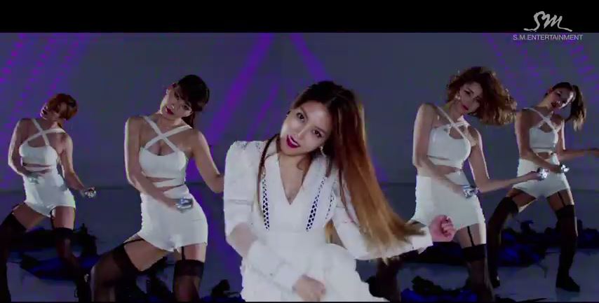 “Nữ hoàng nhạc Pop” BoA sexy bất ngờ trong MV mới - 2