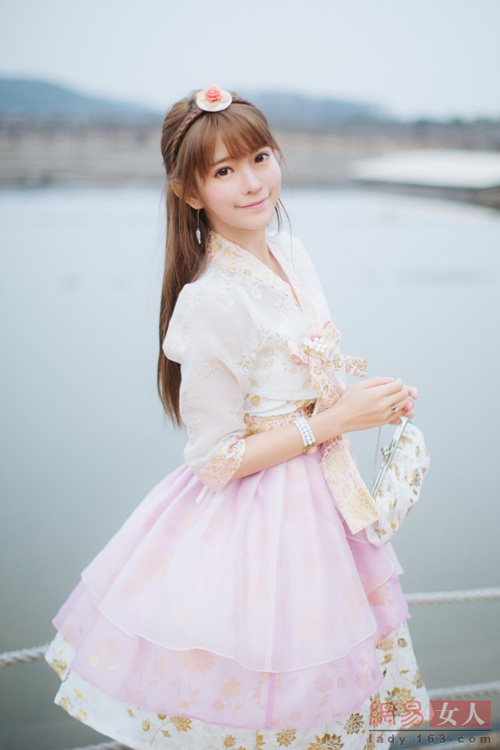 “Búp bê” nóng bỏng xứ Hàn thành hình mẫu dao kéo mới - 5